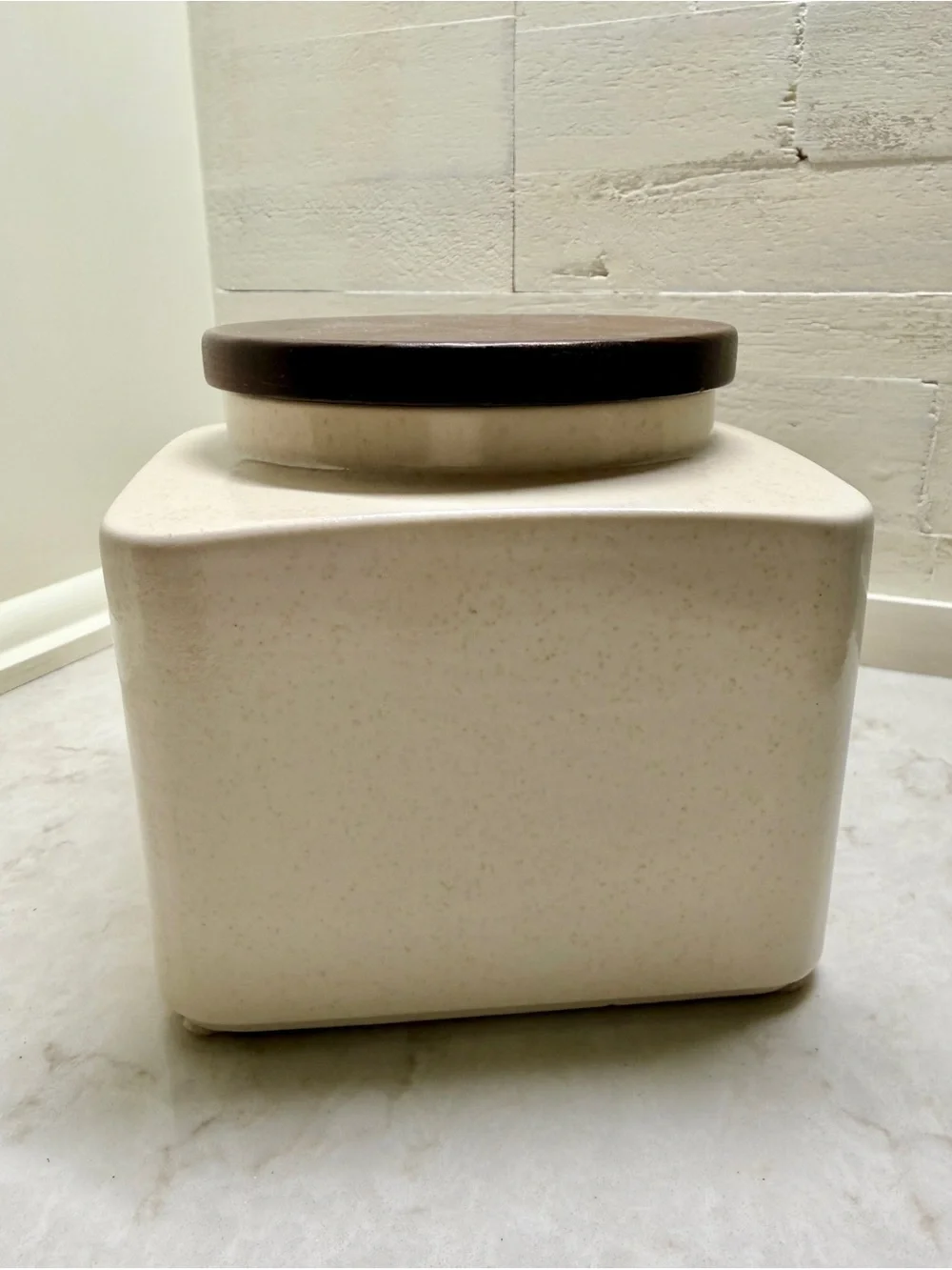 VINTAGE, HYALYN POTTERY CANNISTER WITH WOODEN LID.